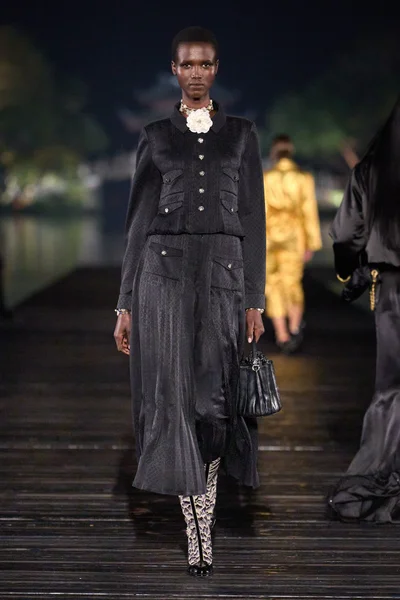 Look 64
